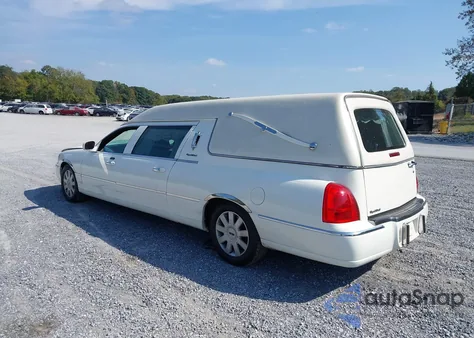 2006 Lincoln Town Car Executive from USA, damaged, VIN 1LJFM88W36Y608043